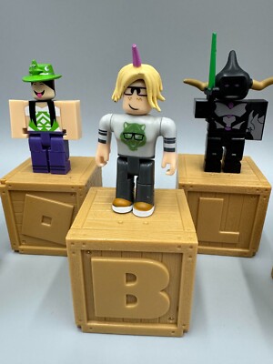 Lot of 8 Roblox Series 2 w / Wood Tan Cubes by Jazwares | eBay