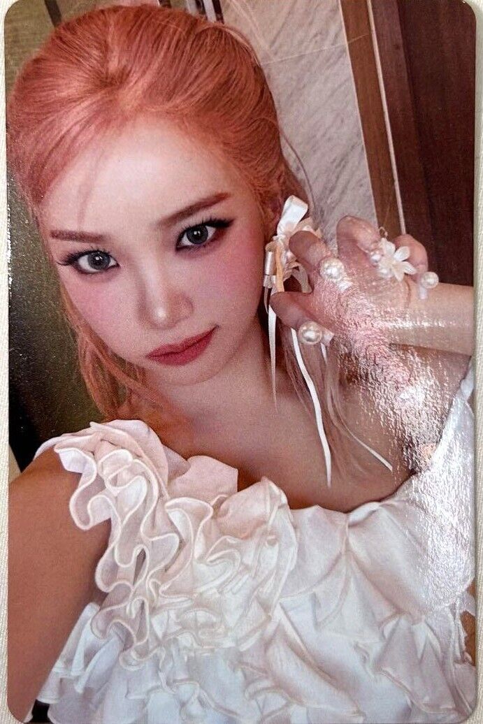 LE SSERAFIM HOT JAPAN HMV Shop Lucky Draw Official Photocard LE SSERAFIM HOT JAPAN HMV Shop Lucky Draw Official Photocard