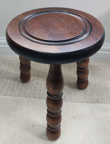 Vintage French milking stool, 3 turned legs, bullseye carved seat - Picture 2 of 5