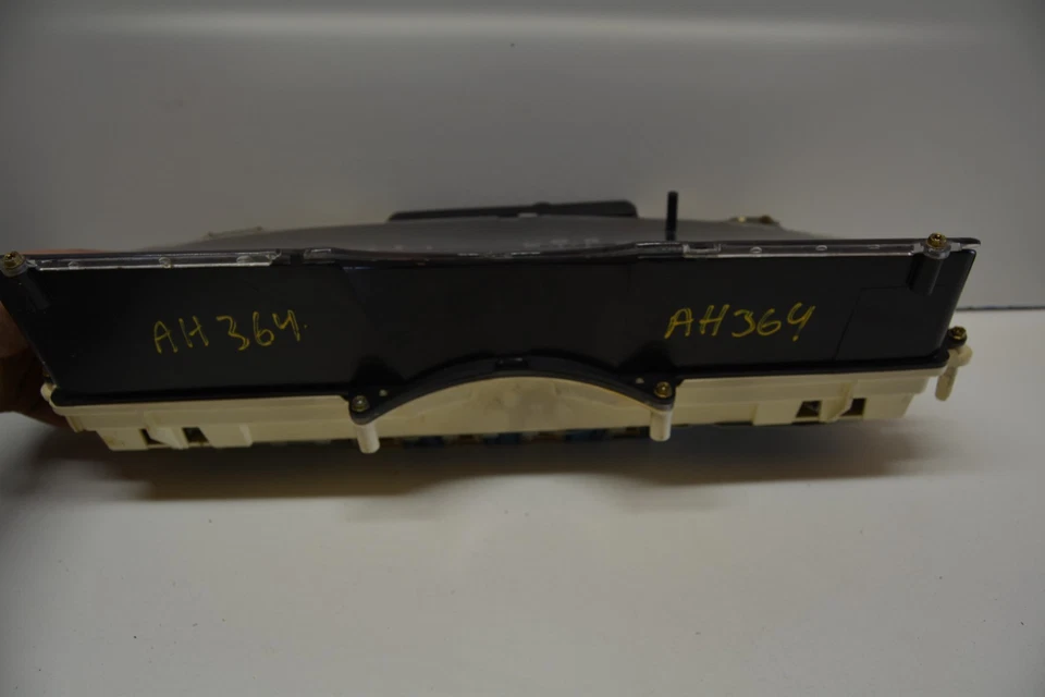 1994 - 1995 CHEVROLET BERETTA SPEEDOMETER CLUSTER MILES 208497 OEM, 257-01738 - Image 2 of 4