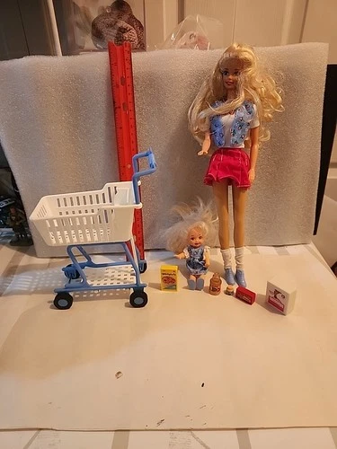 vintage 1995 Mattel Shoppin' Fun Barbie and Kelly Playset