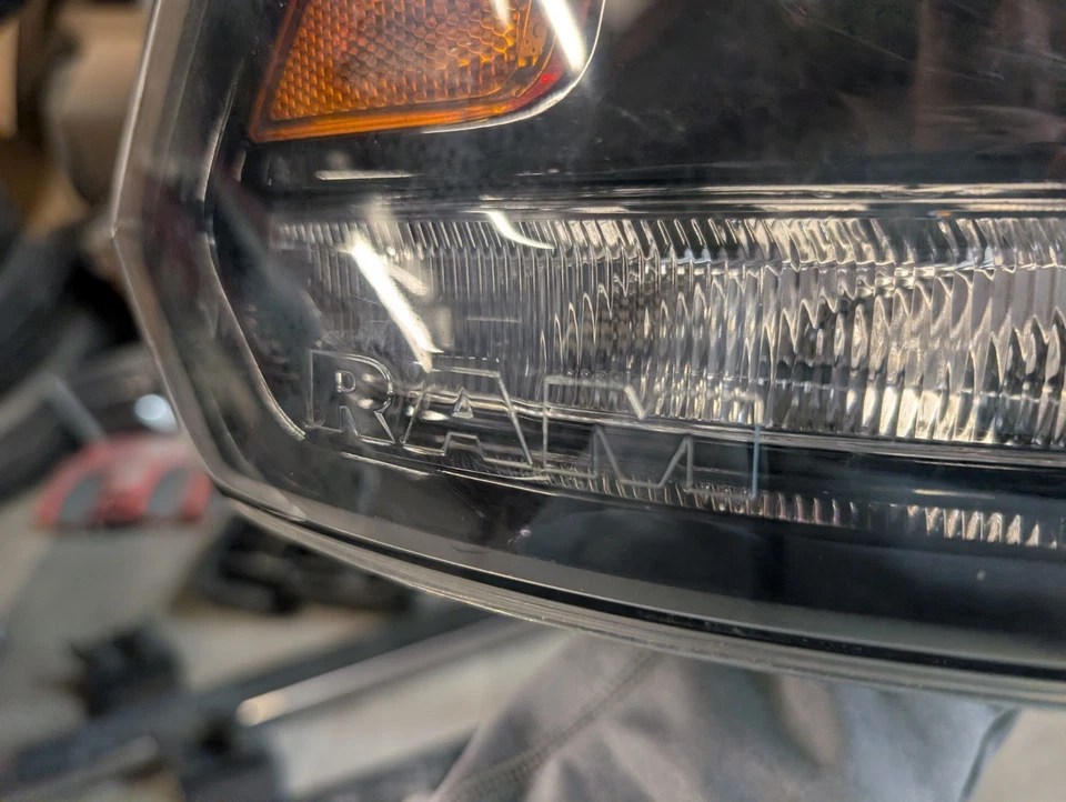 2013 - 2018 RAM 1500 2500 3500 LEFT HEADLIGHT DRIVER SIDE LAMP PROJECTOR OEM - Image 3 of 3