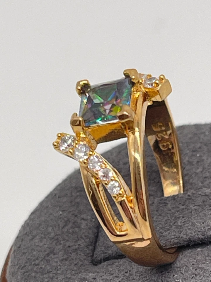 Ring. 925 Rose Gold Plate. Mystic Topaz. Side band crystals. Size 8 - Image 4 of 4