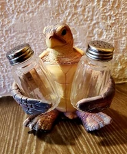 Sea Turtle Hugging Salt And Pepper Shakers Holder - Sweet! 🐢 NIB