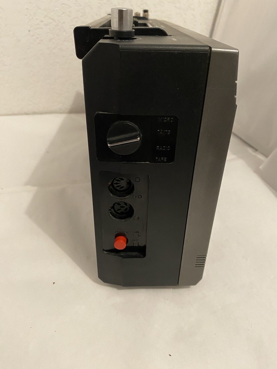 Radio-cassette SKR 700 – Lecteur Cassette HS – À Réparer / Pièces Détachées