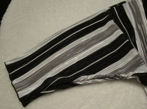 LuLaRoe "Shirley" Striped Pleated 3/4 Sleeve Kimono Open Robe - Size S NWT - 第 4/9 張圖片