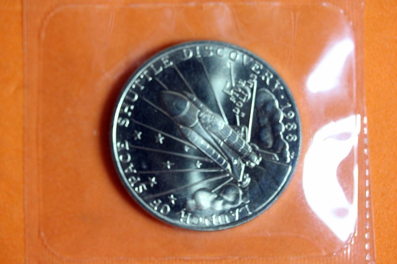 1988 - Space Shuttle Discovery $5 Coin Republic of the Marshall Islands! #N01647