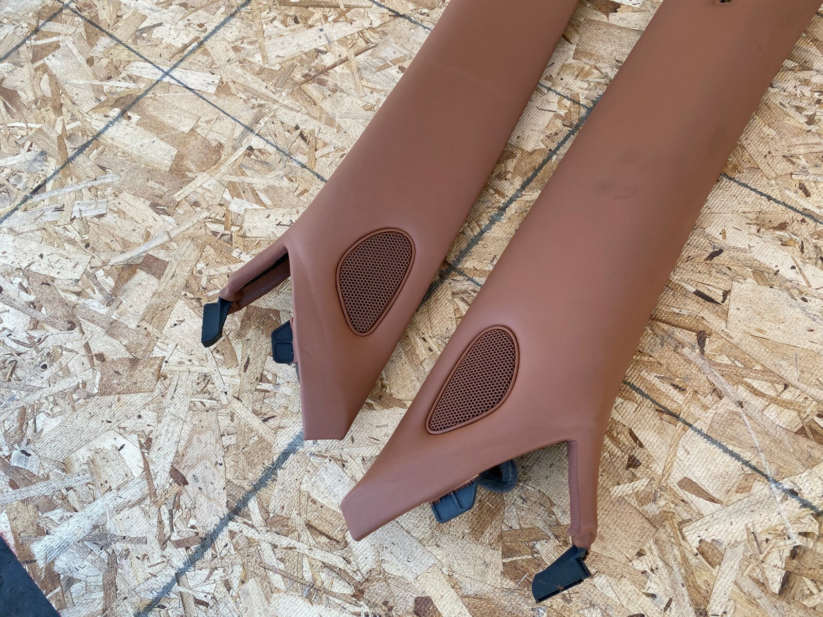 BENTLEY FLYING SPUR (06-08) SET LEFT RIGHT A PILLAR PILLARS OEM CAMEL
