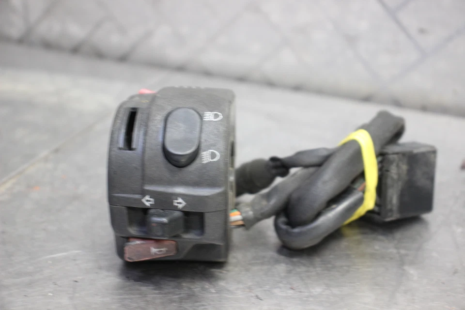 03-04 TRIUMPH DAYTONA 600 Left Headlight Switch Foto 2 de 4