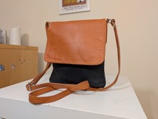 ITALIAN TAN & BLACK LEATHER ADJUSTABLE SHOULDER STRAP MESSENGER SADDLE BAG