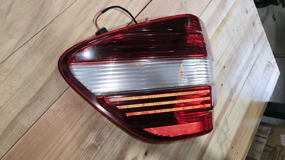 Luz trasera izquierda lado conductor Mercedes ML350 2009-2011 O5031 DW Foto 3 de 4