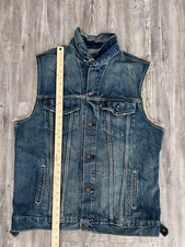 Vintage Levis Men’s Blue Denim Short Sleeve Distressed Trucker Jacket Size XL L2