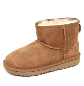 kids hug boots