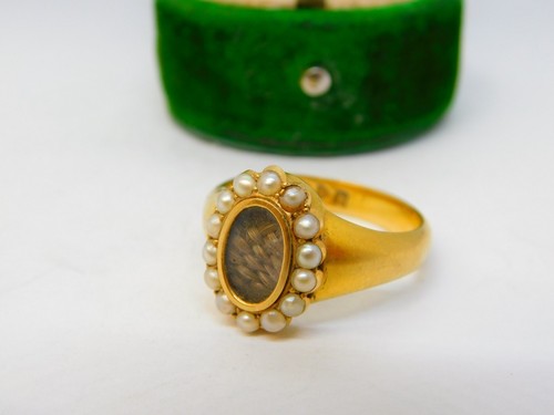 18ct Yellow Gold, Seed Pearl & Hair Set Mourning Ring Antique 1913 Chester - Picture 6 of 7