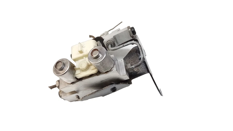 1994-1997 DODGE RAM 2500 3500 PROPORTIONING BRAKE & ABS VALVE See Plug & Bracket - Image 4 of 4