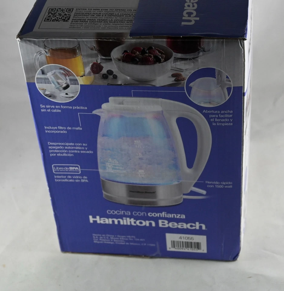 Hervidor de agua Hamilton Beach de vidrio iridiscente de 1,7 L, tapa blanca y mango apagado automático Foto 4 de 4
