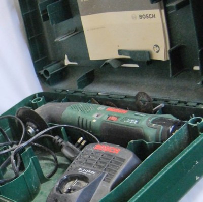 Bosch PMF 10,8 Li Akku Oszillierendes Multitool, Li-Ion Akku, Ladegerät, Koffer