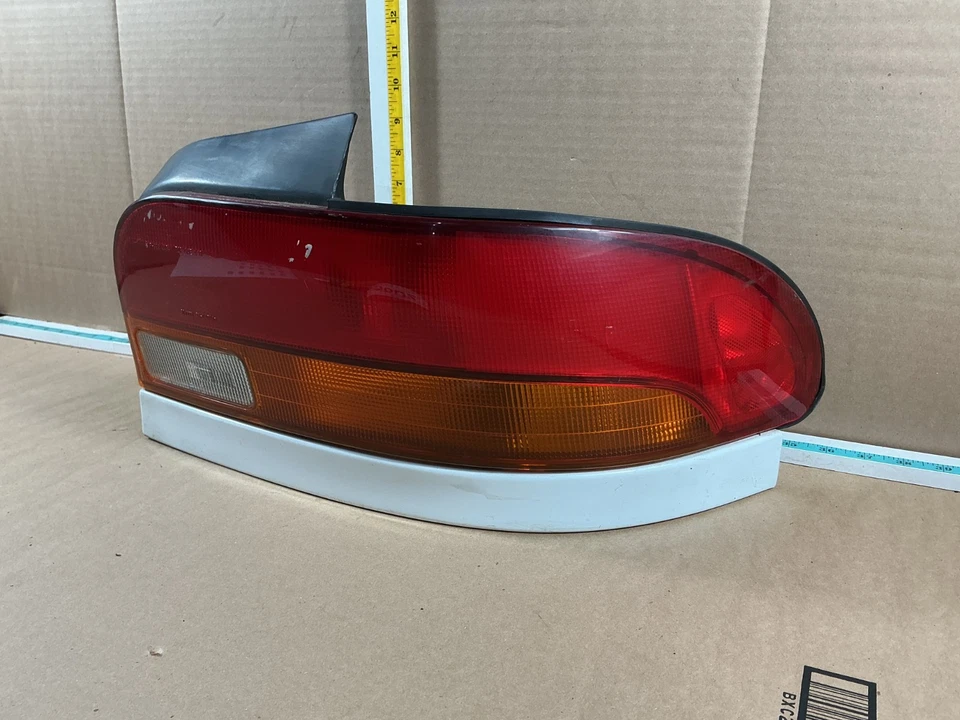 Conjunto de luz trasera derecha pasajero Subaru Impreza 1993-2001 Foto 2 de 4