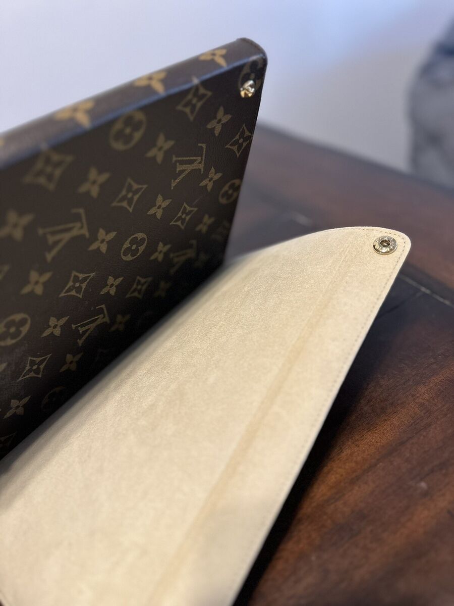 LOUIS VUITTON iPad Cover / Tablet Case Brown Monogram LV LOUIS VUITTON iPad Cover / Tablet Case Brown Monogram LV