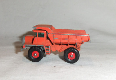 8.25 D Matchbox Nr.28 Mack Dump Truck Muldenkipper 1:64 Modellauto