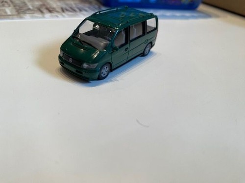 Wiking Mercedes Benz Vito V 230 Kleinbus Scheibenwagen Grün 1:87 HO