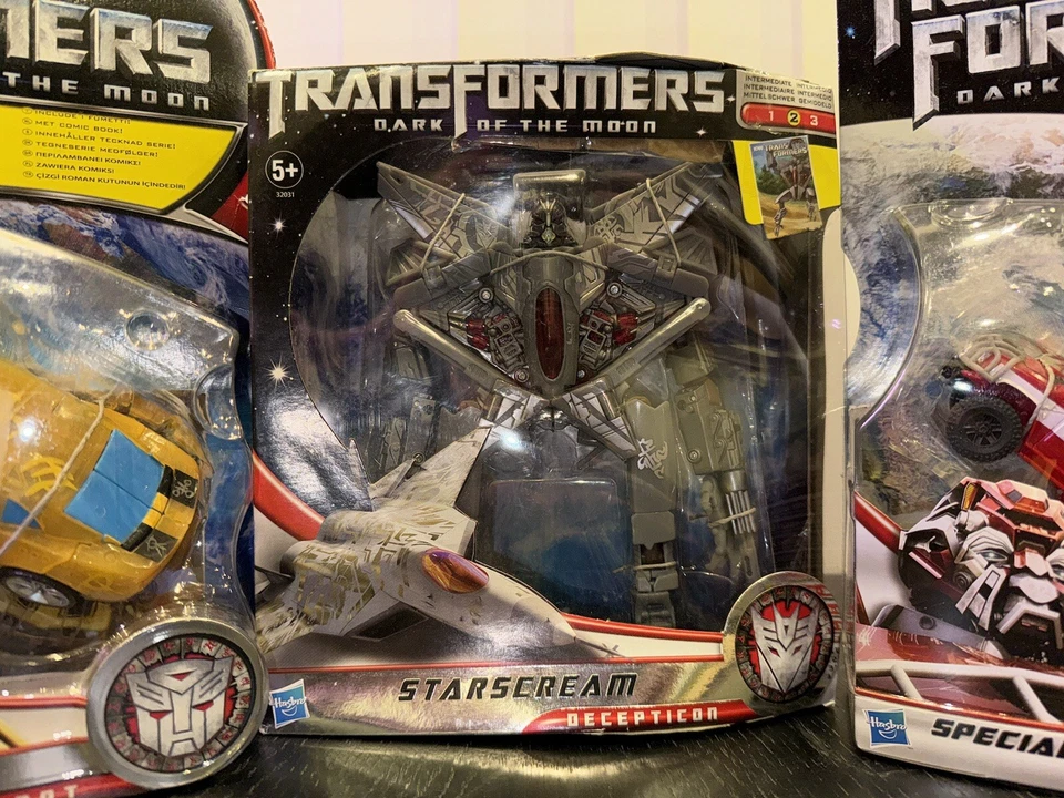 Hasbro Transformers DOTM Voyager Class Starscream Target Exclusive Action Figure - Image 4 of 4