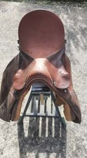 Selle artisanale cheval randonnée vintage cuir fabrication sellier France
