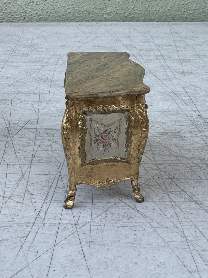 Juego de tocador miniatura estilo rococó florentino tallado a mano para casa de muñecas de colección Foto 3 de 4