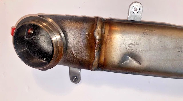 Tubo de salida de escape GM Turbo 2010-2016 original, pieza nueva OEM, P/N 12643610 Foto 2 de 4