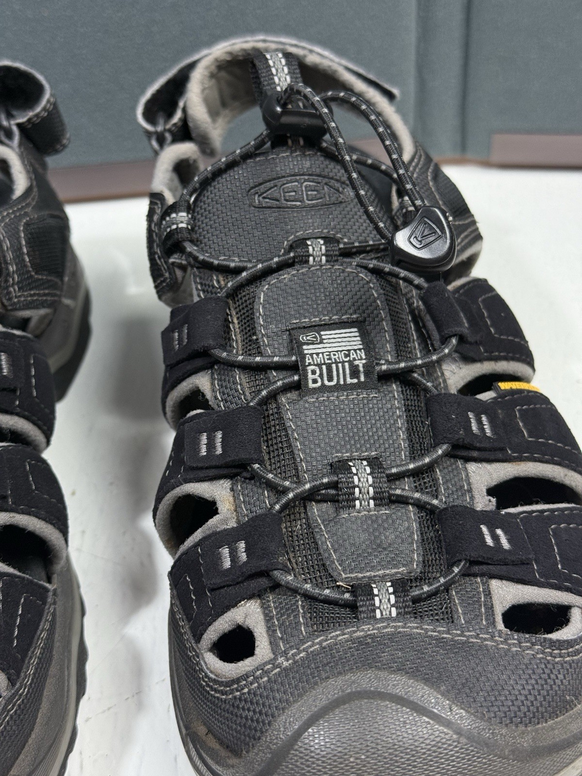 Sandali KEEN H2 uomo taglia 10 5 cinturino outdoor nero gargoyle 1014672 made in USA