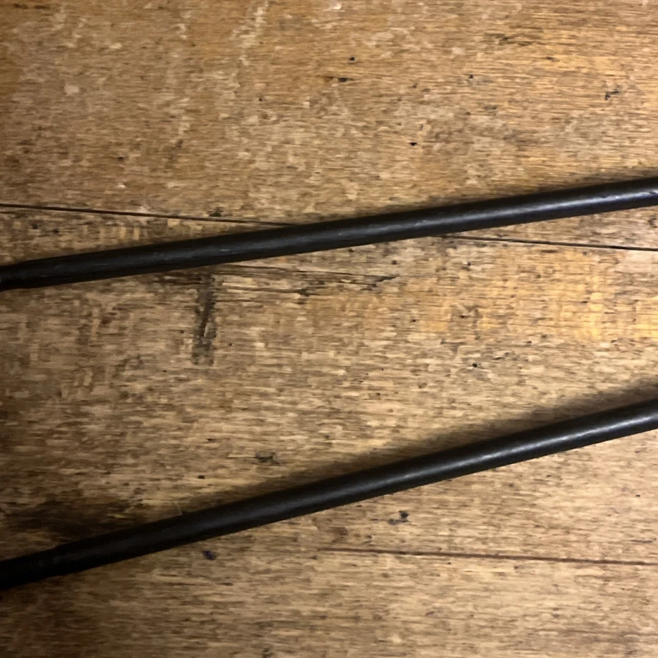 Brochetas traseras Shimano de liberación rápida (2) ~faltan tuercas~ para piezas Foto 4 de 4