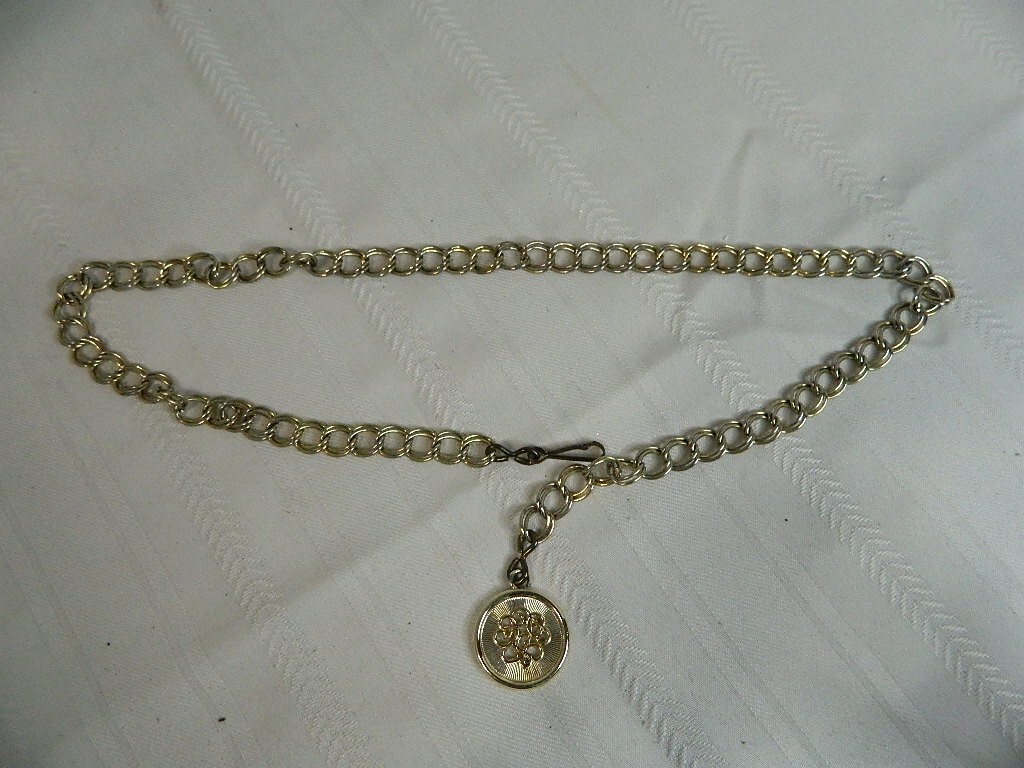 Vintage Gold Tone Chain Belt with Medallion Womens 33 display picture 1