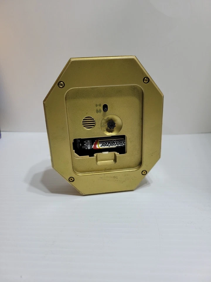 Seiko Quartz desk or table Alarm Clock, dark red face, hexagonal dial, QEJ196R - Image 4 of 4