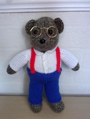 Handgestrickter Teddybär Stofftier abnehmbare Kleidung Shirt Hose Brille