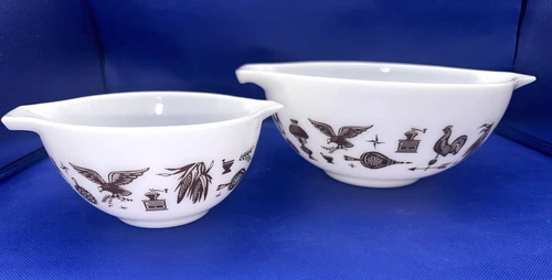 Pair of Vintage Pyrex Early American Cinderella Mixing Bowls Large and Small