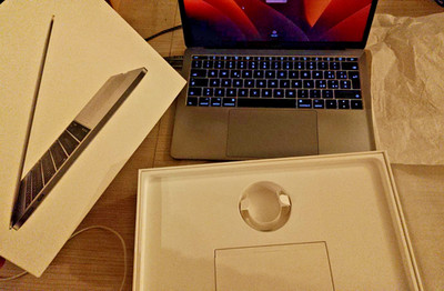Apple MacBook Pro 13'' - INTEL i5 Quad Core, 8GB 256GB, 2017-8 New Perfect