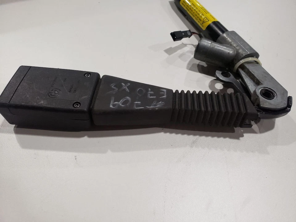 Пряжка переднего правого ремня безопасности - 2009 BMW X5 E70 - 08-14 OEM 3065664 - Изображение 3 из 4