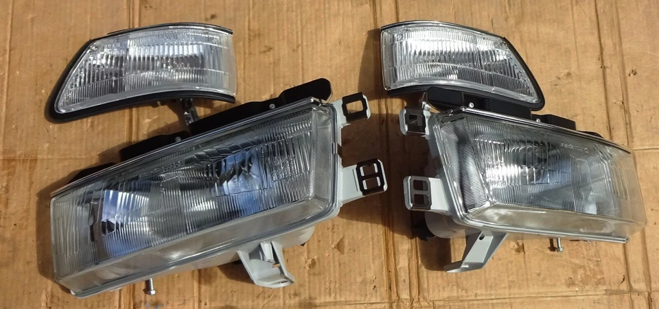 TOYOTA COROLLA AE92 EE90 LIFTBACK 89-92 PAR FAROS CON LUCES DE ESQUINA NUEVOS Foto 3 de 4