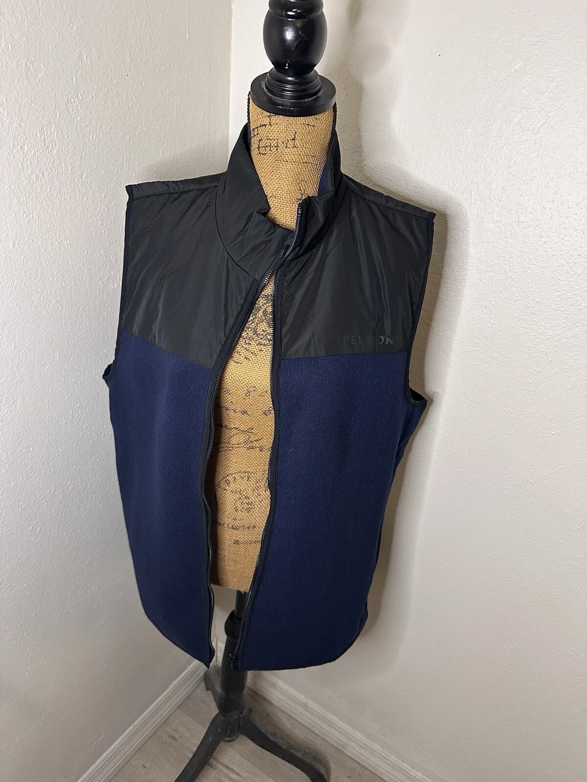 Peloton Vest Mens Blue Black Full Zip Fleece Jacket Sleeveless Pockets-Sz Large
