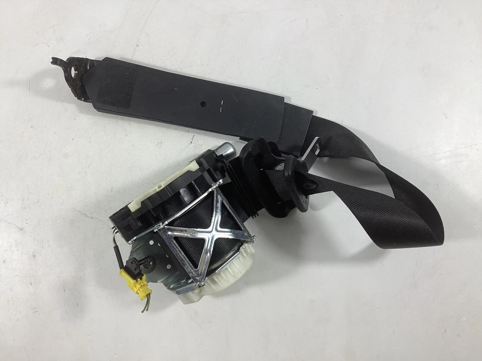 Mercedes-Benz GL550 2008-2012 retractor de cinturón de seguridad trasero derecho tercera fila OEM. Foto 2 de 4