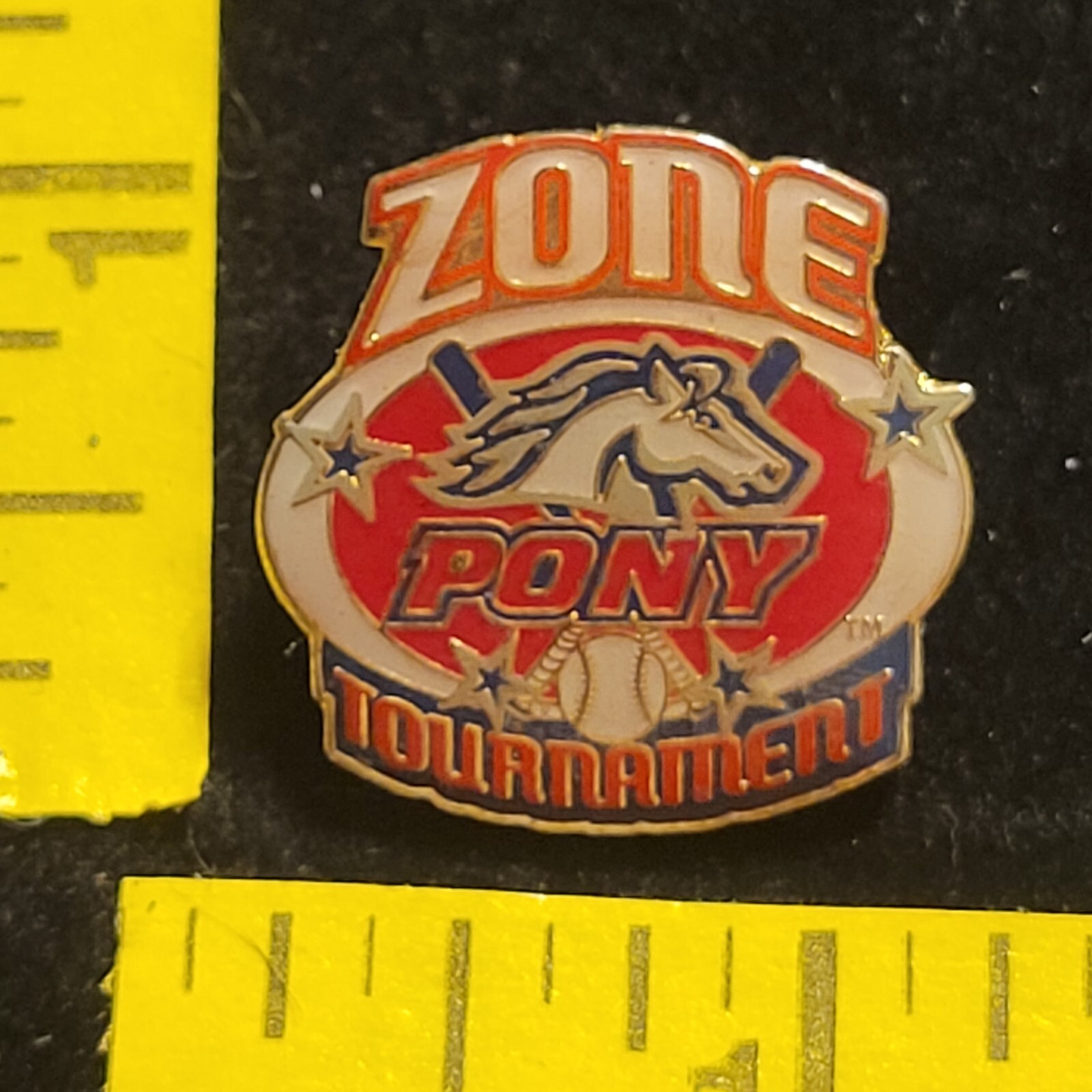 Spilla cappello bavero PONY Proteggi le nostre nazioni zona giovanile torneo souvenir evento