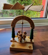 Holzkunst Pyramide klein mit 3 Figuren