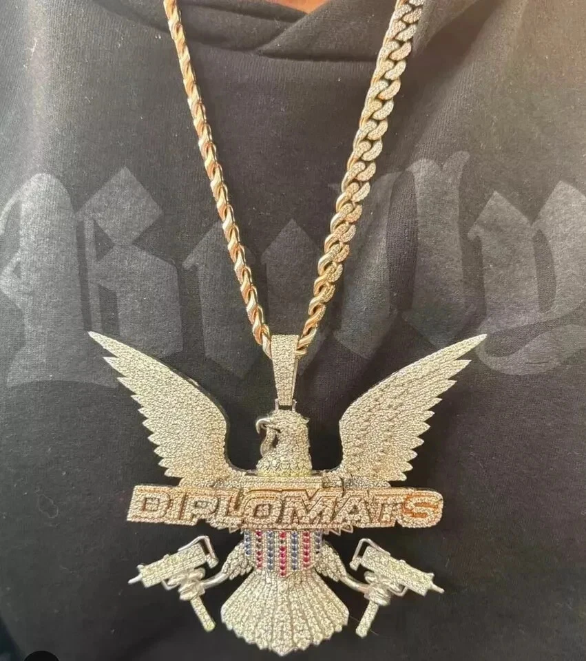 Colgante con dije de águila personalizado 4 quilates corte redondo real moissanita chapado en oro amarillo de 14 quilates Foto 3 de 3