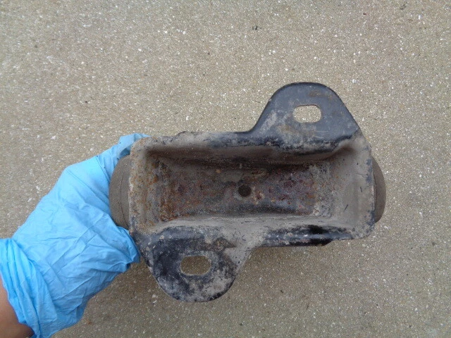 Audi A6 2000 suspensión silenciador escape trasero con soporte lado conductor izquierdo OEM Foto 3 de 4