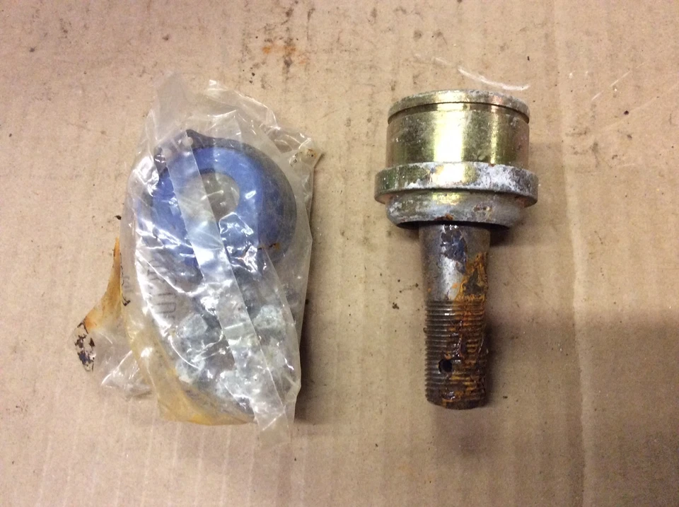 NUEVO NAPA 260-1310 Suspensión Rótula Delantera Inferior - Se Adapta a 87-96 Ford F-150 Foto 3 de 4