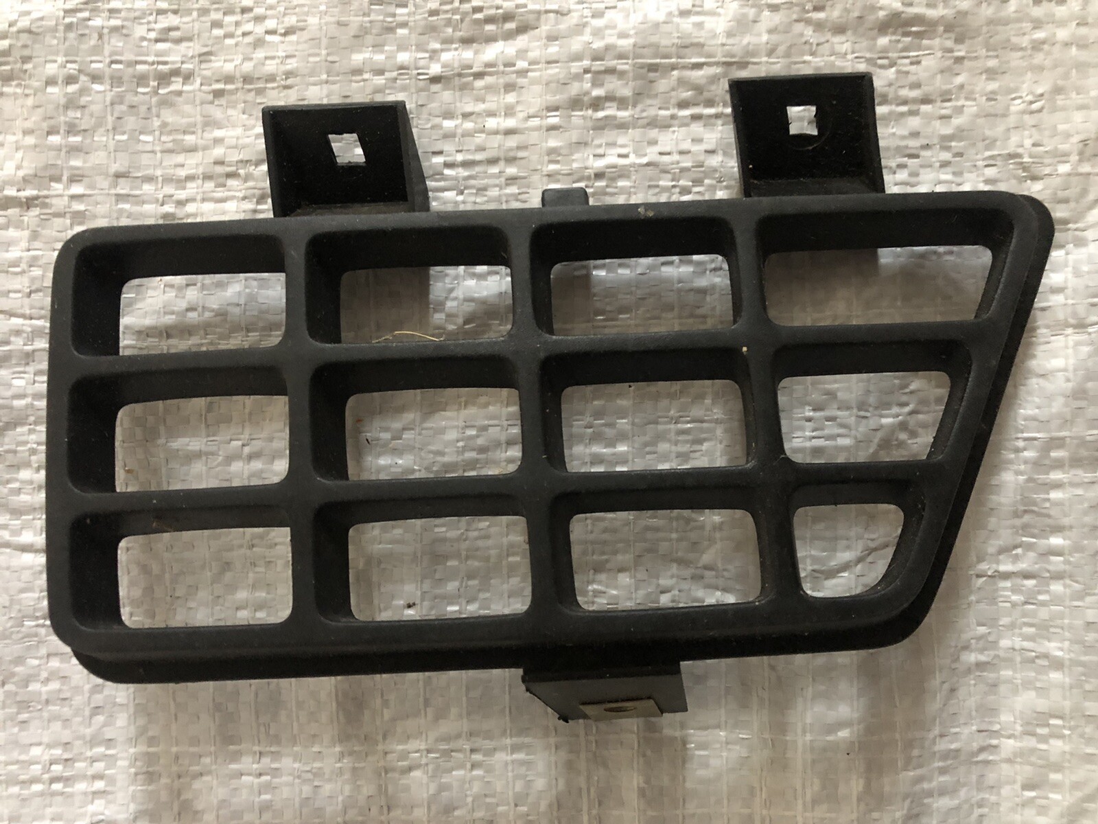 Cache spoiler gauche Volvo 440 460 pour remplacer pièce manquante OEM
