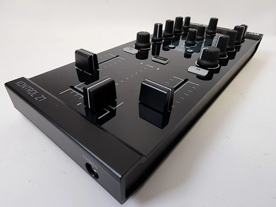 Native Instruments Traktor Kontrol Z1 DJ Mix Controller - Bild 2 von 3