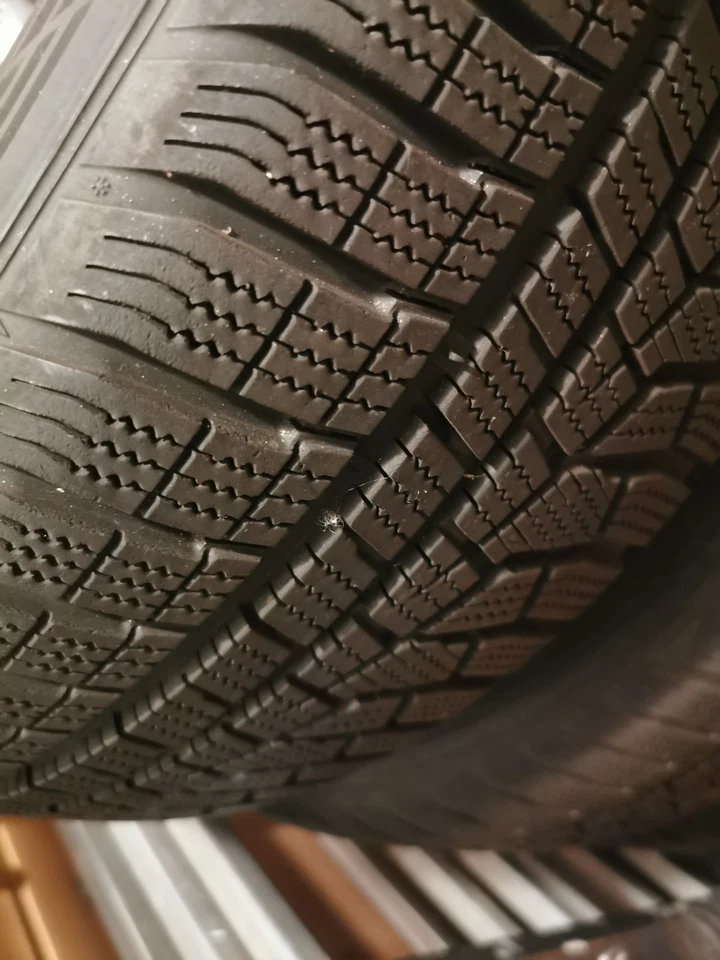 Winterreifen auf Alufelgen - Bild 2 von 3