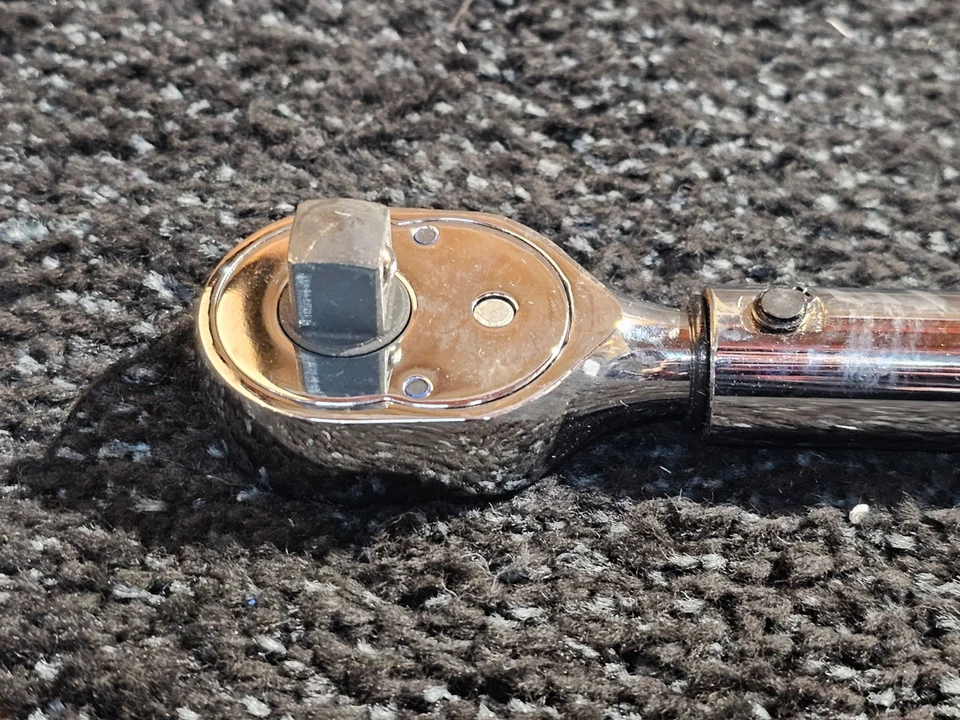 Kobalt 2884735 1/2-in Drive Click Torque Wrench 81704 (50-ft lb to 250-ft lb) - Image 4 of 4