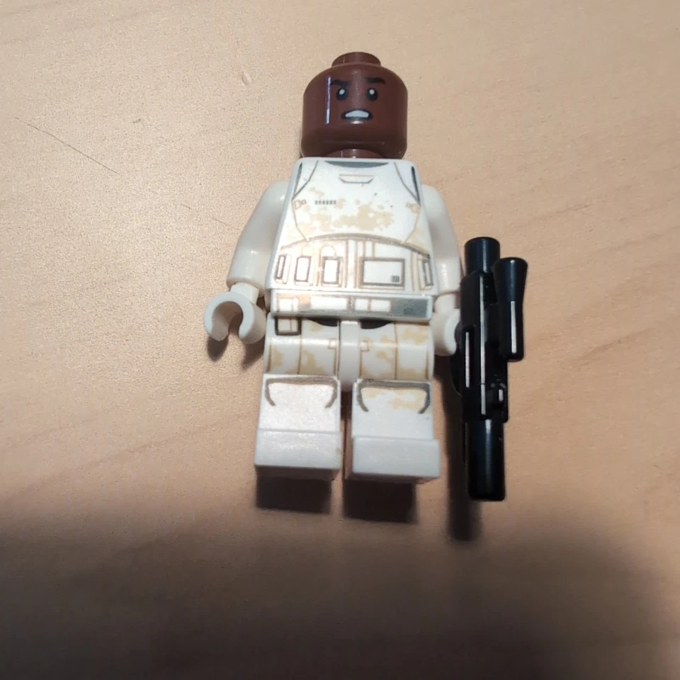 乐高星球大战芬兰人 (FN-2187) 迷你人偶 30605 迪士尼冲锋队 无头发  — 第 2/4 张图片